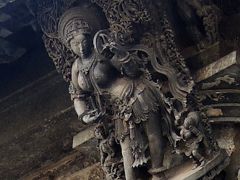 南インド2018･･･（3）ベルール　チェナケーシャヴァ寺院　「鏡を見る美女」を探せ