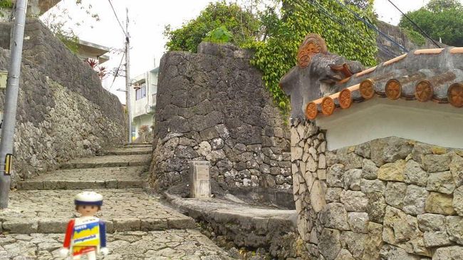 　沖縄旅行3日目。この日は朝食後にホテルから徒歩で波上宮へ行き、ミール軍団の団長（ミール姉）が午後からエステに行くというので、お昼前からは各自自由行動となりました。<br />　解散後は一人で首里城近くの石畳道を散策したり、壺屋やちむん通りをブラブラしてきました。那覇の国際通りでは、この旅で一番楽しみにしていたクルトシュ（ハンガリーやチェコのお菓子）を買うことができて大満足でした。<br />　旅行最終日の４日目はお昼過ぎの飛行機で帰るため、ホテルの近くの商店街をブラブラして終了。沖縄は景色も素敵だし食べ物もおいしいので、ミール軍団のみなさんとまた旅行したいです。