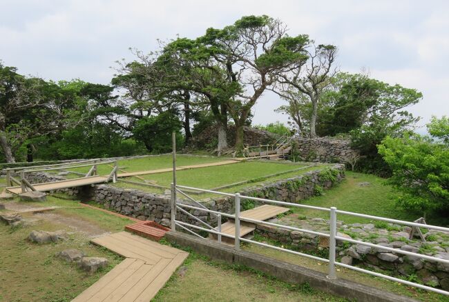沖縄の名城巡りです。今帰仁城主郭(俗称本丸)は、発掘調査の結果、13世紀末頃から17世紀前期まで機能していたことが分かりました。城跡からは、中国や東南アジアの国々との活発な貿易を物語る陶磁器などが出土しています。