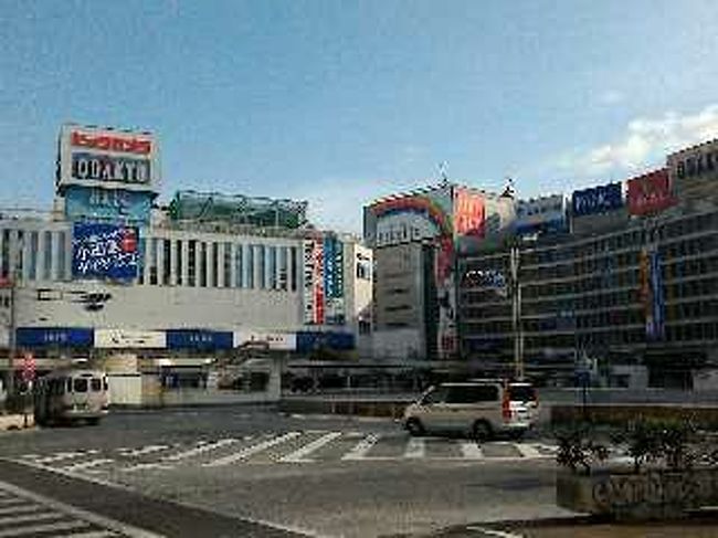 湯西川温泉の露天風呂に入りたくて出かけました。昨年の紅葉の時の露天風呂が忘れられなくて、雪見の露天風呂はどんなかしらと期待してのリピートです。昨年は自家用車でしたが今回は無料の送迎バスです。ＪＲ新宿駅西口から湯西川温泉までの往復が無料です。週間天気予報はあまり良くありませんが、今回は温泉とグルメ＋雪見が主目的なのと交通費が無料・さらに一泊二食の無料招待券を頂いたので張り切っての旅になりました。<br /><br />表紙の写真は東京の副都心・ＪＲ新宿駅西口の風景です。むかし昔は。駅から１０分ほどに有った「淀橋浄水所」しかありませんでした。今は「東京都庁」の巨大な建物が建っています。余談ですが展望台見学は無料です。