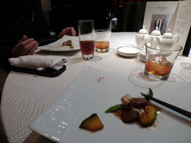 今回のテーマである3食中国料理を楽しむことが成立しないことは判ったので、昼食はどこか別にしようかとも思ったのですが、気持ちはすっかり中国料理ですし、チョコッとHPの表現に文句もつけたかったので、予定通り翠陽でランチを頂くことにします。<br /><br />そこで、フロントからレストランに連絡してもらい、ホテル2号館2階の中国料理 翠陽を訪ねます。<br />
