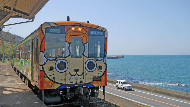 尾道と愛媛、2泊3日の一人旅。<br /><br />この旅行記は、3日目の<下灘駅と松山散歩編>です。<br /><br />2日目のお天気は雨、雨、雨。しまなみ海道をドライブしましたが、とても残念でした。<br />3日目は前日のお天気がうそのように、快晴!青空!神様ありがとう…。<br />この日の旅程は最後の最後まで悩んでいまして、、、行く前に3パターン作っていたものの、前日の夜に変更、そして当日の朝にさらに変更。。<br />結果、日本一海に近い駅と言われている下灘駅への電車旅と、松山散歩で楽しみました。<br /><br />今年の旅行記目標は、写真の枚数を抑える・・・ということにしているのですが、100枚超えてしまいました。。<br />長いですがよろしかったら最後までお読みください。<br /><br />【3日目の旅程】<br />道後温泉 ⇒ JR松山駅 ⇒ 下灘駅 ⇒ 大街道 ⇒ 松山城 ⇒ 城山公園 ⇒ 松山市駅 ⇒ 松山空港 ⇒ 羽田空港