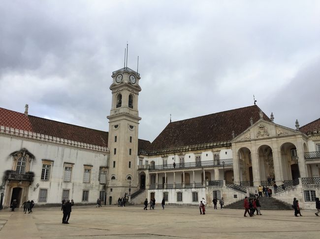2018年1月4日（水）昼<br /><br />この日は終日コインブラ観光でした。<br />コインブラはポルト～リスボンのほぼ中間に位置し、陸路で移動するなら寄ってみたい観光都市です。<br /><br />コインブラはポルトガル第３の都市ですが、人口は10万人程度。<br />小さな町ですが、歴史的に政治・文化の面で重要なコインブラ大学があり、「学生の町」として有名です。<br /><br />この日の観光前半は旧大学を中心に見学・散策をしていました。