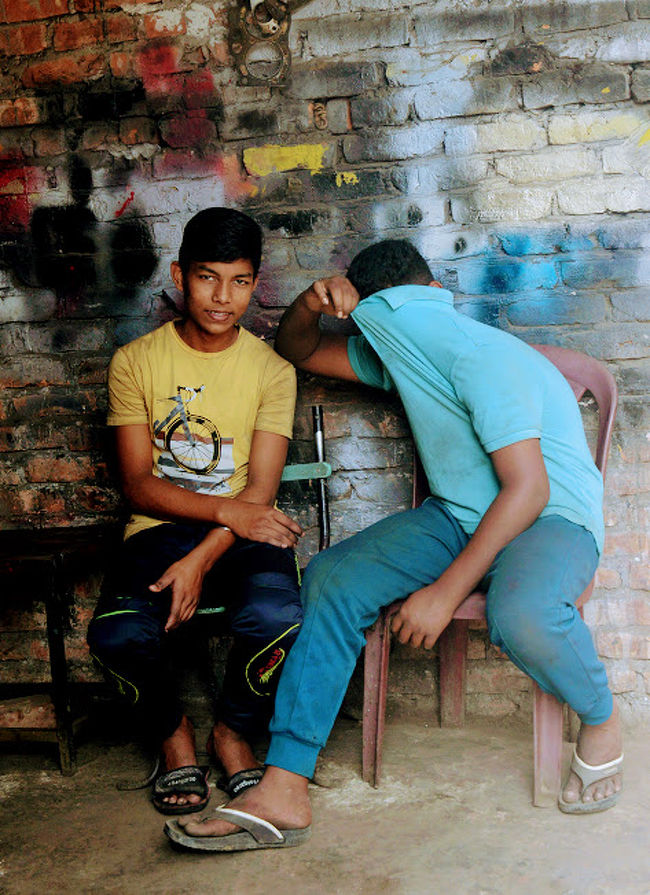 チッタゴンの皆さんの日常をスナップしてきました。<br />表紙の写真はバングラデシュでは珍しく超シャイな少年に出会いました。
