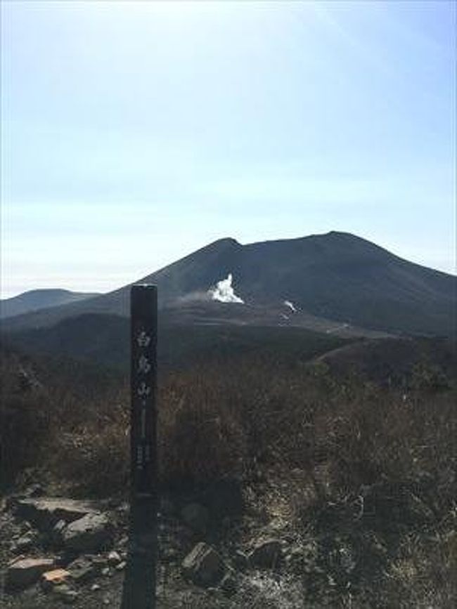 入山規制により<br /><br />白鳥山は霧島火山郡のひとつで、主峰・韓国岳の北西に位置している。山頂は火口湖の白紫池北西部にあたる火口壁上にある。登山口と山頂との標高差が小さく、池めぐりと組み合わせて、四季それぞれにえびの高原の自然が楽しめる格好のハイキングコースと<br /><br />2018年03月　47座目となる、開聞岳（かいもんだけ、標高924m）<br />http://4travel.jp/travelogue/11342959<br /><br />2018年03月　46座目となる、宮之浦岳（みやのうらだけ、標高1,936m）<br />http://4travel.jp/travelogue/11342938<br /><br />2017年11月　45座目となる、両神山（りょうかみやま、標高1,723m）<br />http://4travel.jp/travelogue/11305843<br /><br />2017年10月　44座目となる、木曽駒ヶ岳（きそこまがたけ、標高2,956m）<br />http://4travel.jp/travelogue/11291918<br /><br />2017年10月　43座目となる、空木岳（うつぎだけ、標高2,864m）<br />http://4travel.jp/travelogue/11291415<br /><br />2017年09月　42座目となる、御嶽山（おんたけさん、標高3,067m）<br />http://4travel.jp/travelogue/11288210/<br /><br />2017年09月　41座目となる、苗場山（なえばさん、標高2,145m）<br />http://4travel.jp/travelogue/11283460/<br /><br />2017年09月　40座目となる、笠ヶ岳（かさがたけ、標高2,898m）<br />http://4travel.jp/travelogue/11282825<br /><br />2017年09月　39座目となる、常念岳（じょうねんだけ、標高2,857m）<br />http://4travel.jp/travelogue/11280703<br /><br />2017年09月　38座目となる、鹿島槍ヶ岳（かしまやりがたけ、標高2,889m）<br />http://4travel.jp/travelogue/11277920<br /><br />2017年08月　37座目となる、旭岳（あさひだけ、標高2,291m）<br />http://4travel.jp/travelogue/11275828<br /><br />2017年08月　36座目となる、トムラウシ山（標高2,141m）<br />http://4travel.jp/travelogue/11275826<br /><br />2017年08月　35座目となる、十勝岳（とかちたけ、標高2,077m）<br />http://4travel.jp/travelogue/11274547<br /><br />2017年08月　34座目となる、奥穂高岳（やりがたけ、標高3,190m）<br />http://4travel.jp/travelogue/11270711<br /><br />2017年08月　33座目となる、槍ヶ岳（やりがたけ、標高3,180m）<br />http://4travel.jp/travelogue/11270481<br /><br />2017年07月　32座目となる、黒部五郎岳（くろべごろうだけ、標高2,840m）<br />http://4travel.jp/travelogue/11265789<br /><br />2017年07月　31座目となる、薬師岳（やくしだけ、標高2,926m）<br />http://4travel.jp/travelogue/11265788<br /><br />2017年07月　30座目となる、雲取山（くもとりやま、標高2,017m）<br />http://4travel.jp/travelogue/11265788<br /><br />2017年07月　28,29座目となる、大菩薩嶺（だいぼさつれい、標高2,057m）、金峰山（きんぷ<br /><br />さん、標高2,599ｍ）<br />http://4travel.jp/travelogue/11259193<br /><br />2017年07月　27座目となる、草津白根山（くさつしらねさん、標高2,150m）<br />http://4travel.jp/travelogue/11257318<br /><br />2017年06月　26座目となる、美ヶ原（うつくしがはら、標高2,034m）<br />http://4travel.jp/travelogue/11257316<br /><br />2017年06月　24,25座目となる、蓼科山（たてしなやま、標高2,531m）、霧ヶ峰（きりがみね<br /><br />、標高1,925m）<br />http://4travel.jp/travelogue/11257315<br /><br />2017年06月　23座目となる、筑波山（つくばさん、標高877m）<br />http://4travel.jp/travelogue/11253094<br /><br />2016年10月　22座目は、恵那山（えなさん、標高2,191m）<br />http://4travel.jp/travelogue/11183220<br /><br />2016年10月　21座目は、甲斐駒ヶ岳（かいこまがたけ、標高2,967m）<br />http://4travel.jp/travelogue/11182789<br /><br />2016年10月　20座目は、仙丈ヶ岳（せんじょうがたけ、標高3,033）<br />http://4travel.jp/travelogue/11178121<br /><br />2016年10月　19座目は、雨飾山（あまかざりやま、標高1,963.2m）<br />http://4travel.jp/travelogue/11178121<br /><br />2016年9月　17,18座目は、鷲羽岳（わしばだけ）,水晶岳（すいしょうだけ）<br />http://4travel.jp/travelogue/11171410<br /><br />2016年9月　16座目は、四阿山（あずまやさん、標高2,354m）<br />http://4travel.jp/travelogue/11168287<br /><br />2016年9月　15座目は、火打山（ひうちやま、標高2,462m）<br />http://4travel.jp/travelogue/11165831<br /><br />2016年8月　14座目は、高妻山（たかつまやま、標高2,353m）<br />http://4travel.jp/travelogue/11161030<br /><br />2016年8月　13座目は、五竜岳（ごりゅうだけ、標高2,814m）<br />http://4travel.jp/travelogue/11159077<br /><br />2016年7月　12座目は、乗鞍岳（のりくらだけ、標高3,026m）<br />http://4travel.jp/travelogue/11154135<br /><br />2016年7月　11座目は、焼岳（やけだけ、標高2,455m）<br />http://4travel.jp/travelogue/11154013<br /><br />2016年6月　10座目は、妙高山（みょうこうさん、標高2,454m）<br />http://4travel.jp/travelogue/11143739<br /><br />2016年6月　9座目は、白馬岳（しろうまだけ、標高2,932m）<br />http://4travel.jp/travelogue/11143779<br /><br />2015年10月　8座目は、荒島岳（あらしまだけ、標高1,523m）<br />http://4travel.jp/travelogue/11070977<br /><br />2015年9月　7座目は、大峰山（おおみねさん、標高1,719m）<br />http://4travel.jp/travelogue/11055957<br /><br />2015年9月　6座目は、大台ヶ原山（おおだいがはらやま、標高1,695m）<br />http://4travel.jp/travelogue/11055439<br /><br />2015年5月　5座目は、伊吹山（いぶきやま、標高1,377m）<br />http://4travel.jp/travelogue/11014913<br /><br />2014年5月　4座目は、石鎚山（いしづちやま、標高1,982m）<br />http://4travel.jp/travelogue/10893518<br /><br />2013年9月　3座目は、剣山（つるぎさん、標高1,955m）<br />http://4travel.jp/travelogue/11056311<br /><br />2013年8月　2座目は、大山（だいせん、標高1,729m）<br />http://4travel.jp/travelogue/11056306<br /><br />2008年7月　1座目は、富士山（ふじさん、標高3,776m）<br />http://4travel.jp/travelogue/10263565