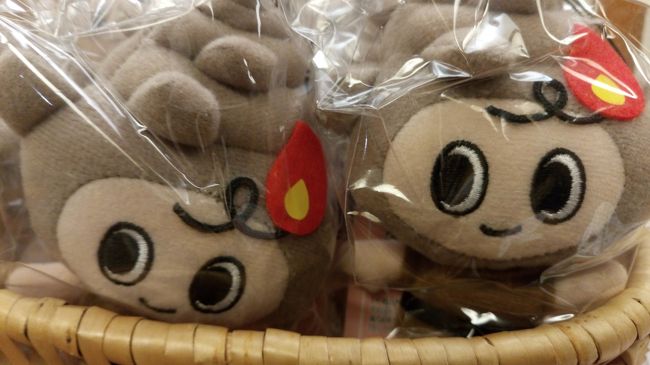 春の広島~島根~ お出掛けしてきました<br />4泊5日もしてしまいました。<br />メインは本日、2日目の廃線となる『三江線(さんこうせん)』が目的です、<br />素晴らしい、アトラクションで、自然の中を駆け抜けてくれました。<br />そして、その日は温泉津温泉(ゆのつおんせん)、<br />周辺を散策し、せわしく写して廻りました。<br />どうぞ、良ければ、ご覧下さい。<br />その4:江津(ごうつ)からレンタカーを借りて、<br />2泊目は温泉津温泉(ゆのつおんせん)、でゆったり泊しました。