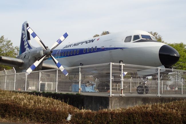 所沢航空記念公園に展示されているＹＳ－１１を見に行きたい。電車で行くのも面白くないのでやっぱ自転車か？ただ普通に走るだけでは面白くないので西武線の路線を縦方向に結んで走ってみたが私は縦方向につながる交通手段が嫌いだ。首都圏の縦方向に路線が伸びる鉄道は乗りにくい路線が多いと思う。個人的に悪名が一番高いのは南武線。縦方向は鉄道だけでなく道路も快適に流れるものが少なく走りにくい気がする。だから縦方向の交通機関が嫌いなのだ。<br />西武といえば西武線はもちろん、個人的には西武ライオンズと西友の印象も強い。西武線はいろいろ分岐したり交差したりして線路がどうなっているのか全く分からない。そんな西武線について少しだけ調べてみた。<br /><br />西武線の正式名称は？<br />→西武鉄道らしい<br /><br />西武線の総延長は？<br />→176.6kmらしい<br /><br />駅数は？<br />→92駅らしい<br /><br />路線数は？<br />→12路線らしい。<br /><br />池袋線、西武秩父線、西武有楽町線、豊島線、狭山線、新宿線、拝島線、多摩湖線、国分寺線、西武園線、多摩川線、山口線<br /><br /><br />先週は大江戸線全線走破ついでに豊島線の豊島園－練馬1kmを完走済<br /><br />今回はこの12路線の中の4路線を完走してきたので記録として残すことにした。<br /><br />●多摩川線　是政－武蔵境　8.0km　6駅<br />　<br />　是政<br />　競艇場前<br />　白糸台<br />　多磨<br />　新小金井<br />　武蔵境<br /><br />　ひとこと：沿線に大きな公園が多く桜や菜の花が綺麗だった。<br /><br />●多摩湖線　国分寺－西武遊園地　9.2km　7駅<br /><br />　国分寺<br />　一橋学園<br />　青梅街道<br />　狭山<br />　八坂<br />　武蔵大和<br />　西武遊園地<br /><br />　ひとこと：住宅街が多く八坂から西武園まで散歩道が整備されていた。<br /><br />●山口線　西武遊園地－西武球場前　2.8km　3駅<br /><br />　西武遊園地<br />　遊園地西<br />　西武球場前<br /><br />　ひとこと：多摩湖周回の道が整備されていて多くの方が散歩していた。<br /><br />●狭山線　西武球場前－西所沢　4.2km　3駅<br /><br />　西武球場前<br />　下山口<br />　西所沢<br /><br />　ひとこと：道路が狭くて走りにくかった<br /><br />多摩川線、多摩湖線、山口線に関しては不採算路線都市過去に廃止に話も出ていたらしい。<br /><br />先々週は東急田園都市線、先週は都営大江戸線、今週は西武支線と３週連続自転車で鉄道路線の起点から終点を走り切ってた。<br /><br />起点から終点まで自転車で完走済の鉄道路線<br />・山手線一周（記事有り）<br />・大江戸線全駅（記事有り）<br />・東急田園都市線（記事なし）<br />・東急世田谷線（記事なし）<br />・京王井の頭線（記事なし）<br />・西武線（多摩川線、多摩湖線、山口線、狭山線、豊島線）<br /><br />４７県全県制覇しているにも関わらず埼玉県の記事が無いためこれが埼玉県初投稿となる。