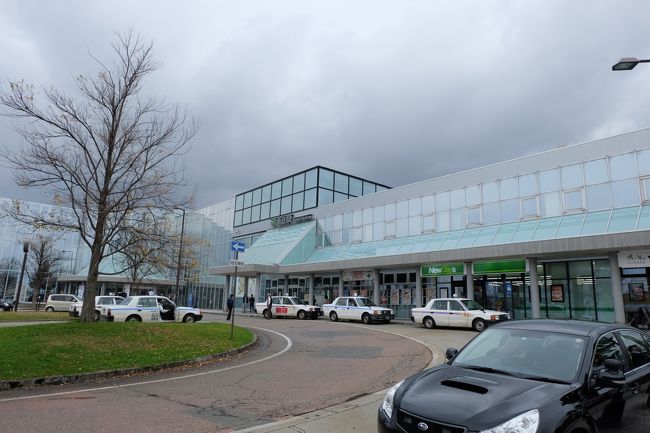 #0008 新庄まつりと自然と焼物の町・新庄市<br />8回目は、ユネスコの無形文化遺産に登録されたことでも有名になった、新庄まつり擁する新庄市です!実はこの新庄市、意外なことに、平成の大合併と無縁な都市であります!中心になるのは、新庄市が観光PRで前面に押し出している、新庄まつり、新庄城址、隠れた伝統工芸である、東山焼などの、歴史・文化となっています。また、松尾芭蕉の乗船地でも知られ、市西部を流れる最上川や東部の山々などの自然も重要な観光資源です。<br /><br />ー備考ー<br />#0008『山形県 新庄市』2017/11/04<br />(風っこ紅葉号)=新庄駅ー①ゆめりあー②戸澤神社・③新庄城址・④最上公園ー⑤新庄ふるさと歴史センターー新庄駅=(泉田駅)=<br />他観光スポット<br />・鳥越八幡神社<br />・旧矢作家住宅<br />駅一覧<br />・新庄 〇<br />・泉田 〇<br />・南新庄 △<br />・升形 ×<br />・羽前前波 ×