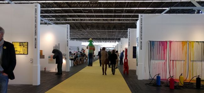 オランダまりぽさです。<br /><br />イベント【アートフェア Kunst RAI】<br /><br />2018年4月4日から8日までアムステルダムでアートフェアが開催されています。<br /><br />「気に入った作品をその場で買える美術館」と言う呼び名がピッタリではないかと思うような所でした。<br /><br />オランダ人アーティストを中心に、日本人アーティストの作品も多く見られました。<br /><br />オランダご滞在中にイベント参加も面白いかもしれません。