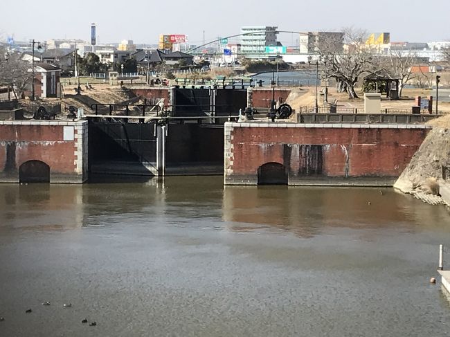 10日ほど前に、霞ケ浦りんりんロードの左岸ルートを走ったので、今回は同じく土浦から右岸ルートに挑戦。<br /><br />左岸と同様、アップダウンがほとんどなく、自転車専用道ではないものの、車が通ることは稀なので、快適なサイクリングが楽しめた。<br /><br />霞ケ浦から常陸利根川に入る地点の手前の砂利道と、そこから佐原までが向かい風になってしまい、ラストは苦労したが。
