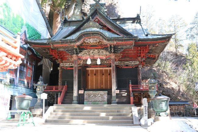 群馬県の伊香保温泉の宿がとれたので、１泊２日の行程で北関東をドライブしてきました。カタクリが満開との情報を得て、栃木県の佐野市のかたくりリの里に寄り、佐野厄除け大師で交通安全を祈願後、伊香保温泉に向かいました。３月２１日に思わぬ雪が降ったため、ノーマルタイヤでの交通障害を懸念しましたが、山には一部残雪があったものの、水沢観音、伊香保神社、榛名神社と神社仏閣巡りをし、最後は世界遺産にも登録された富岡製糸場を見学して、北関東のドライブを堪能してまいりました。ここでは群馬県榛名編です。