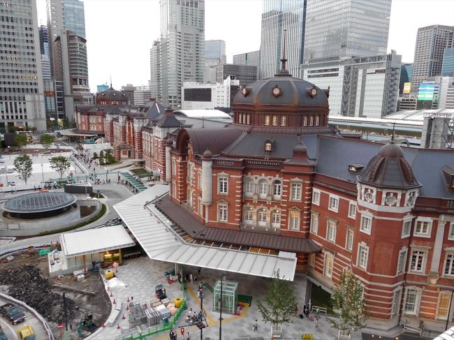 　三鷹の方から都内に戻って来ました。<br />東京駅に着いて丸の内のビルとＫＩＴＴＥのビルで東京駅を眺めました。<br /><br />　こちらは東京駅周辺の写真を掲載します。