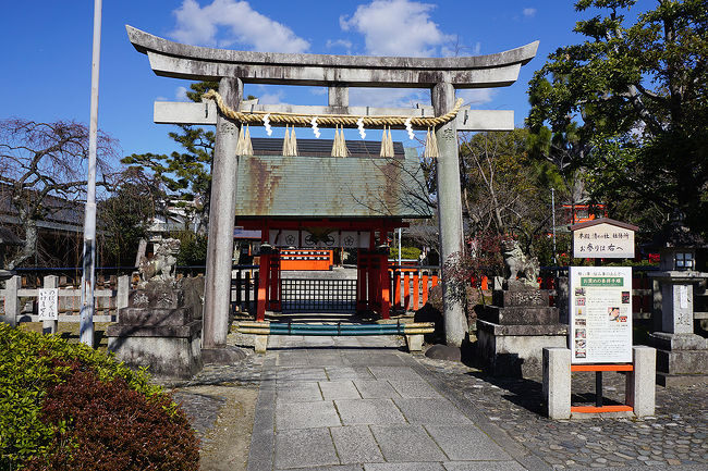 駅名で“神社”がつく駅って沢山あると思います。<br />でも、駅名で“神社”がつくって、よほど有名であったり、その場所の象徴的な神社じゃないと採用されないと思います。<br />今回は、嵐電嵐山本線の「車折神社駅」に行ってみました。<br />画像は、中門@車折神社です。<br /><br />過去の京都・京都市右京区散歩記<br /><br />関西散歩記~2017 京都・京都市右京区編~<br />https://4travel.jp/travelogue/11300463<br /><br />関西散歩記~2015-2 京都・京都市右京区編~<br />https://4travel.jp/travelogue/11057547<br /><br />関西散歩記~2015 京都・京都市右京区編~<br />http://4travel.jp/travelogue/11022966<br /><br />京都まとめ旅行記<br /><br />My Favorite 京都 VOL.3<br />https://4travel.jp/travelogue/11275410<br /><br />My Favorite 京都 VOL.2<br />http://4travel.jp/travelogue/11120777<br /><br />My Favorite 京都 VOL.1<br />http://4travel.jp/travelogue/10945390