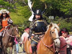 甲府城址・舞鶴公園　武田24将騎馬行列を見送り。騎馬姿はワクワクしますね。