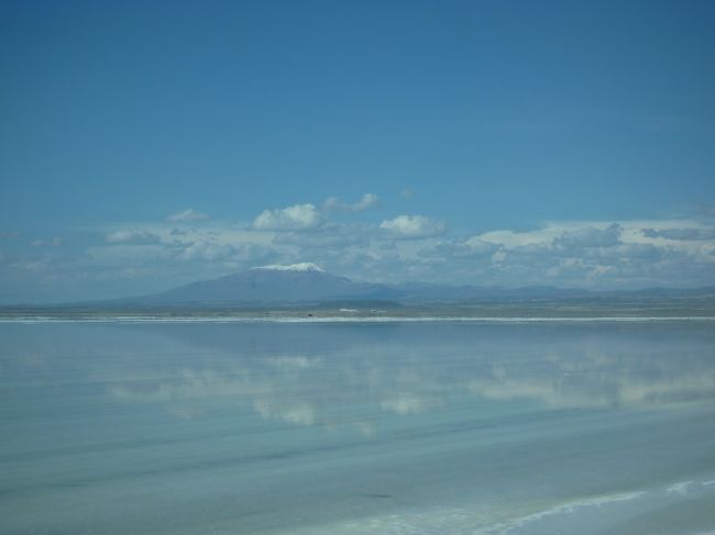 今回の目的地ウユニ塩湖の観光が終わりました。<br />やれやれと、思いましたがラパスへ戻ります。<br />ラパスも、見どころ有りました！