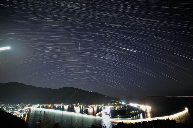 写真は戸田湾の漁船の出港と星空。<br /><br />愛犬と近所で車中泊して来た。<br />日記上では2泊3日となっているが、一回自宅に戻っている。しかも本当は9日の23時50分に出発してるから3泊4日の「中身のない旅」かな。