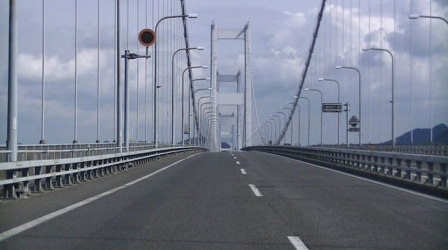 復路をサンライズ瀬戸に乗車する目的の旅行が 高松では 寒波の影響で運行休止になり 予定変更を強いられ 更に瀬戸大橋 が通行止めで四国からも出る事が出来ず <br />のんびりする旅行が ホテルでは テレビの天気予報とニュースに釘付けで<br />高松駅が目の前なので 行っては情報見聞きしの往復で のんびりどころではなかったです<br />結果的には 幸い 大きな遅延の影響を受けずに岡山駅で新幹線の切符が取れ無事帰れました