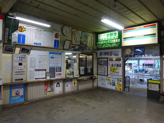 昨年11月の北関東私鉄編の続きで、群馬県の私鉄に乗りに行きました。<br /><br />夕方、上信電鉄の終点・下仁田駅に到着。ここに来るのは久しぶりなので、しばらく町の中を徘徊。<br />さらには、電車に乗って少し戻り、富岡の町に行きます。<br /><br />世界遺産に登録された富岡製糸場のある富岡の町。昼間はさぞかし賑やかなのでしょうが、日も暮れてしまってひっそりとしていました。<br />ここで夕食をとろうといくつか目をつけていた店にいたのですが、いずれもすでに閉店後…　そこで、まだ開いていたお肉屋さんで地元のＢ級グルメをいただきました。<br /><br />そして、富岡に来た理由はもうひとつ。<br />ここから高速バスに乗ってダイレクトに我が家の地元近くまで戻ります。<br />本日朝の出発とあわせ、とてもお気楽な帰宅となりました。