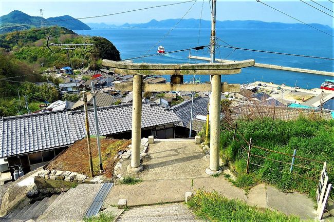 2013年5月に4travelを知ってアメリカ旅行記をアップすることからスタートしてついにこの旅行記で通算600冊となりました。\(^o^)/<br />ここまで約5年・・・まさに1冊1冊築き上げてきて、ふと気付けば・・・って感じですわ (^^ゞ<br />これからもメジャーからDEEPまで足跡を残していきますのでよろしくお願いします<br /><br />本題に入り、4/12(木)~4/14(土)まで久々の四国高松へ出張。<br />4/14(土)は仕事を終えて自腹で1泊した(笑)休日・・・久々来た高松・・・と言うことで日帰りでアートと猫で有名な男木島に行くことにしました。<br /><br />昨年2017年新年早々に直島のアートを見に行きましたが、瀬戸内海に位置した男木島はその直島や小豆島などとも近い位置にあります。<br /><br />■男木島<br />http://meon.co.jp/ogijima<br /><br />■旅行記<br />出張ついでの…#40-1 (^^ゞ 【宿泊レポ☆53】高松市街と瀬戸内海の眺望と美肌の湯の花樹海温泉 喜代美山荘 花樹海<br />https://4travel.jp/travelogue/11348820<br />出張ついでの…#40-3 (^^ゞ 瀬戸内海アートと猫(=^・^=)の男木島 《モフモフ(=^・^=)編》<br />https://4travel.jp/travelogue/11350822<br /><br />https://www.youtube.com/watch?v=o5MfFhFeB1o