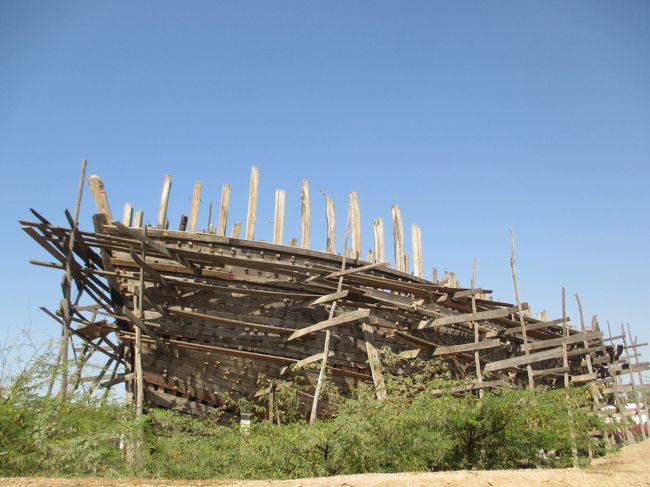 ノアの箱舟のような木造船の写真を見て、ぜひ訪れようと思ったマーンドゥヴィー。