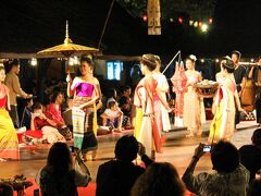春うららの北タイ（２）　古寺立ち並ぶチェンマイ旧市街とカントークディナーの夕べ