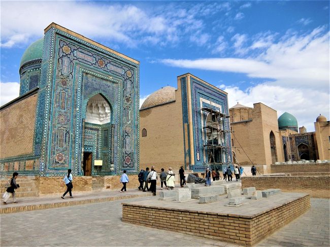 チャーター直行便で行くウズベキスタン周遊の旅　２　青の都サマルカンド２（シャーヒズィンダ霊廟群とグリ・アミール廟）