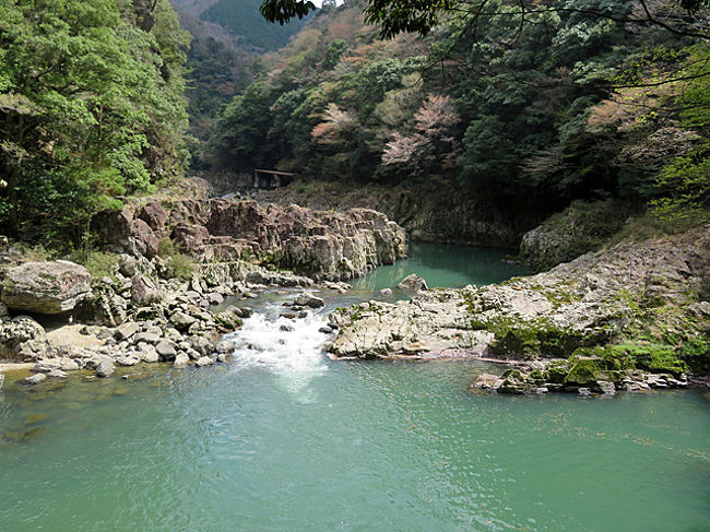 　2018年4月7日に普段から応援している大宮アルディージャとレノファ山口との試合が山口で予定されていました。山口は素通りしたことがあるだけでしたので、この機会にサッカー観戦を兼ねて週末に1泊の旅行をしようと決めました。試合は土曜日の午後なので試合の前に山口市内の観光スポットをまわり、試合観戦後は山口市内の湯田温泉に宿泊することに。<br />　翌日の予定は直前まで決めていませんでしたが、天気が良さそうなので長門峡まで足を延ばし渓谷沿いの遊歩道を散策することにしました。散策の後は山口市街へ戻りランチをとったあとサビエル記念聖堂を見学、帰路につきました。