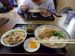 １１．春季キャンプを訪ねる沖縄3泊　うみちか食堂の昼食