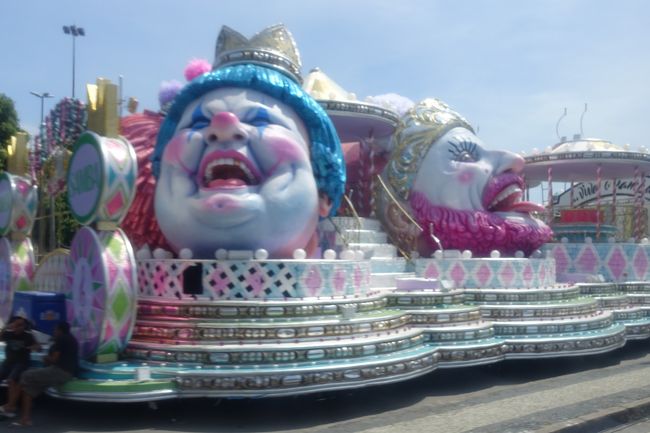 リオのカーニバルと絶景の南米浪漫周遊１３日間 キリスト像とお昼に見れたカーニバルの山車編 リオデジャネイロ ブラジル の旅行記 ブログ By えみりさん フォートラベル