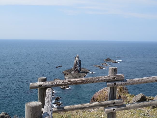 この旅行記のタイトルにもなっている<br />北海道中央バス定期観光『春の絶景積丹岬コース』は<br />2017年に北海道に来た時も参加しました。<br /><br />なぜ、同じ定期観光に2年連続で参加するかと言えば、<br />2017年は、強風のため神威岬には行けなかったからです。<br /><br />2018年は、そのリベンジを果たすべく、<br />去年と同じ曜日に同じ定期観光に参加しました。<br /><br />