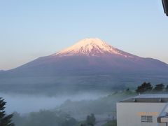 富士山　朝４時半に楽しむ/ 芝桜と共に