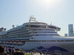 横浜港に外国豪華客船が３隻そろい踏み　ダイヤモンド・プリンセス、ノルウェージャン・ジュエル、ＭＳＣスプレンディダ