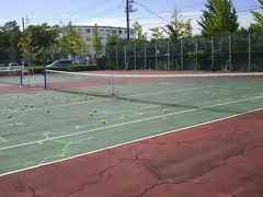 イチゴ体育館のテニス教室。
