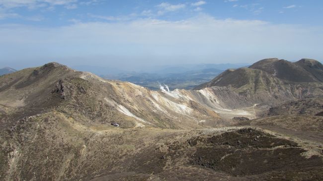 日帰りで、予てより計画していた久住山に山登り。<br /><br />以前登った時は体力がもたずに途中でリタイアしましたが、今回はリベンジを兼ねての登山です。