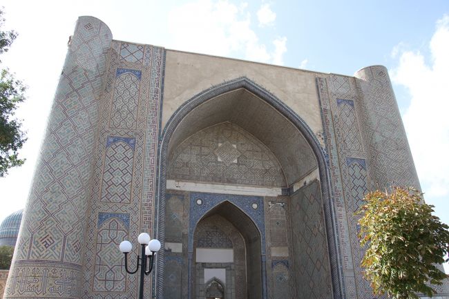 チャーター直行便で行くウズベキスタン周遊の旅　３　青の都サマルカンド３（ショブバザール、ビビハニムモスク、レギスタン広場）