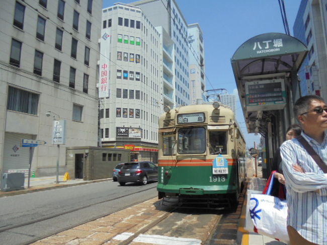 日帰り旅行なので、忙しいです。<br />岩国駅から　新白島駅に向かいます。墓参後　広電　白島―八丁堀ー本川町<br />被爆建物（本川小学校）見ました。＜見学は　月曜日から金曜日　９：００－１６：００　なので、休日は見学不可＞<br /><br />