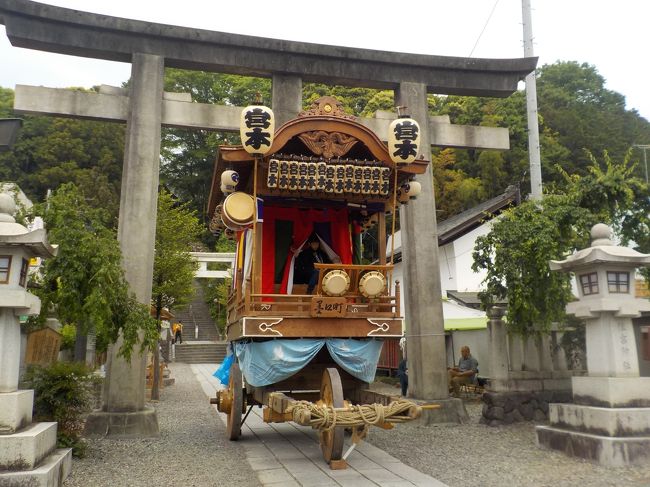 青梅大祭観光と市内を見て回りました。<br />1　駅前の映画の看板<br />2　祭りの様子<br />3　町のポイント<br />4　かんぽの宿<br />5　青梅の名前の由来<br />建物は、しっかり出来た作り方、バリアフリ-で，清潔です。<br />温泉も良質の、広くてゆったりとした気分になった。<br />料理は、普通です<br />授業員、しっかりした対応している・<br />送迎サービスは、1便15時のみです。16時に欲しい。