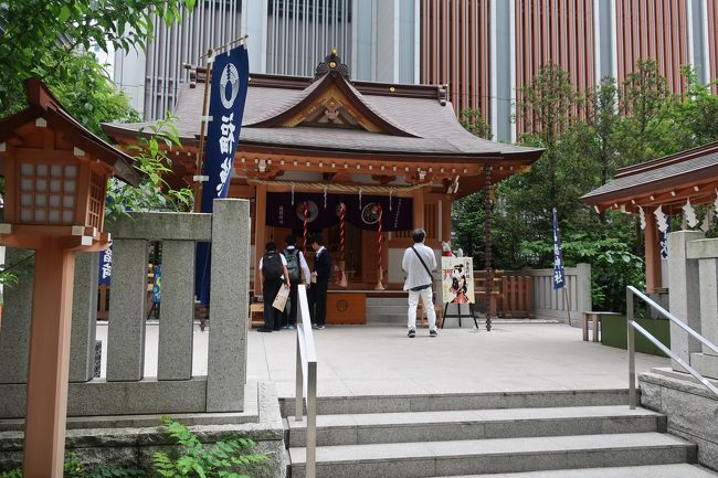 ゴールデンウイークはどこも混んでいて、毎日がゴールデンウイークのシニアはお邪魔にならないように映画でも観るかと映画館リサーチ。<br /><br />観たい『ペンタゴン・ペーパーズ』は近い所で、コレド室町2 3Fの「TOHOシネマズ 日本橋」。<br /><br />映画ついでにm(__)m、『福徳神社(芽吹稲荷)』でお参りして金運アップも狙いに行った周辺散歩♪