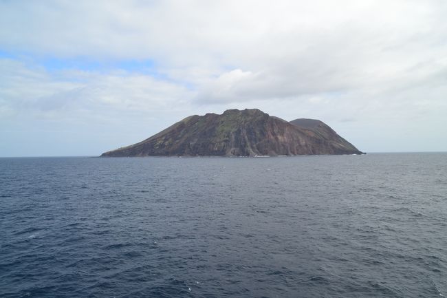 クルーズ４日目は終日航海日です。<br />ソウフ岩や鳥島の横を通り、神戸へと向かいます。<br />ホースレースゲームやビンゴゲーム、そしてアフタヌーンティーに映画などなど、にっぽん丸の船上ライフを楽しみました。