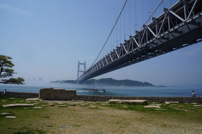 初日から三日目までは山間の旅でしたが、今日は岡山市から瀬戸内海の恵みを受けた児島周辺。続いての井原線沿線は、旧西国街道に相当します。<br /><br />由加山は、厄除けの蓮台寺がある山。上の町駅から強行軍で歩いて訪ねました。車がビュンビュン通る比較的平坦な道でしたが、蓮台寺に近づくと一気に山岳信仰の山といった雰囲気になってくる。周辺にはハイキングコースのような道も各所にあって、スケールもそこそこ大きいと感じました。