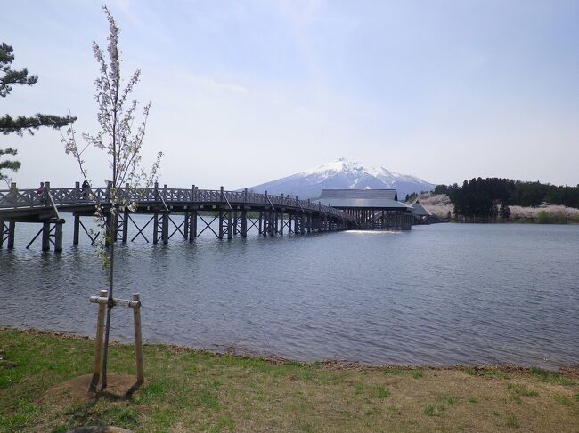 今年は桜の開花がはやく、満足に見られなかったので以前より行きたかった弘前に思い切っていくことに！！<br />ついでに青森県を巡ろうと計画。<br /><br />2日目は岩木山と鶴の舞橋あたりをドライブという大まかな計画。<br /><br /><br />