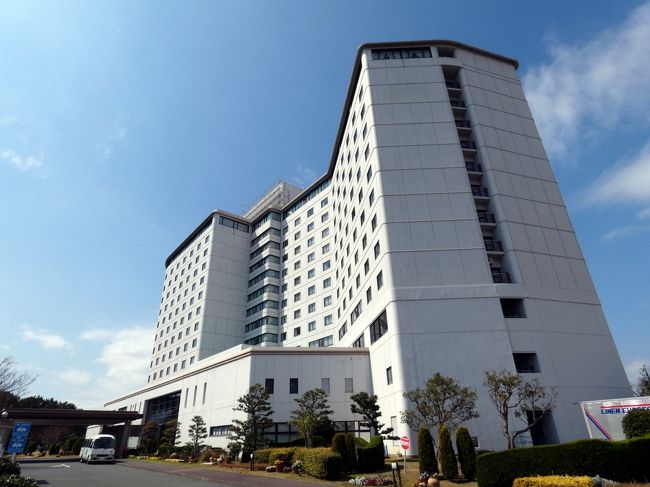 写真の枚数が60枚に達したので、2話に分けて浜名湖ガーデンパークの様子を綴ります。<br /><br />広く整備された浜名湖ガーデンパークですが、花博から随分年数がたち、様子は随分様変わりしてきて、無くなってしまったものも多い感じです。<br />
