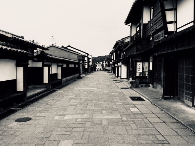 豊かな自然と美しい風景、美味しい山海の食べ物、大らかで飾らない人々の気質、伝統を守る祭りの数々などに惹かれ、富山にどっぷりはまっておりまして、今年もＧＷは富山観光、通算９回目でした。<br />ＡＮＡの「旅作」で、往復航空機、ホテルはＪＲ富山駅に程近い「富山地鉄ホテル」３泊・朝食付きで＠43,900円とお得なプランで出かけました。<br /><br />５月６日、最終日になりました。<br />東京に戻る便は１９：３５富山発の最終便ですので、時間はたっぷりあります。<br />　<br />　(1)まずは伏木神社、気多神社、高瀬神社に参拝。<br />　(2)井波八幡宮と瑞泉寺、夜は銀八鮨！<br />　(3)射水市新湊～高岡市と観光しました。<br />　(4)城端曳山祭りの宵祭り！<br />　(5)新湊大橋と帆船海王丸の展帆！<br />　(6)今年の城端曳山祭りは提灯山を堪能！<br />★(7)ますのすし作り体験と常虹の滝、越中八尾の散策！