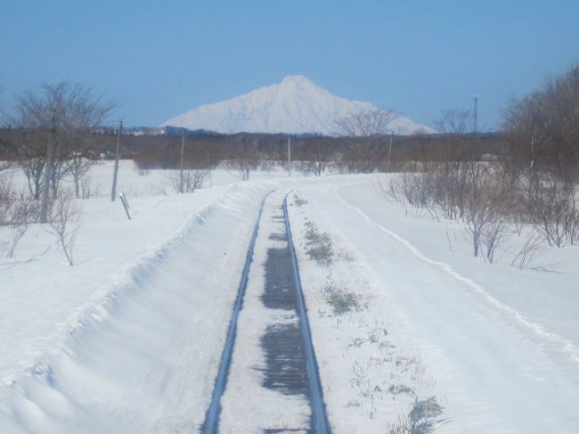 本旅行記では、2018年春の北海道東日本パス旅の最終日の様子を綴らせて頂きます。<br /><br />前々日の北海道新幹線乗り回し旅、前日の札沼線旅と、対照的な二つの旅を終えた後、今度は北を目指すことにしました。<br /><br />ただ、目的は何もなく、5時間以上かかる鈍行列車に揺られつつ、適当に考えることにします。<br /><br />お天気は最高。今まで相性のあまり良くなかった利尻富士も、この日はその秀麗な姿を存分に楽しませてくれました。<br /><br />（表紙：宗谷本線上の鉄路から、真正面に望める利尻富士。この区間は長くはないので、貴重です。さて、どこでしょうか？）