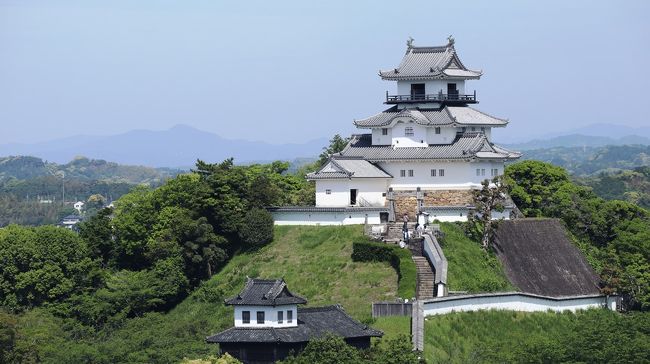 奥大井湖上駅に行った後に掛川に宿泊。<br /><br />掛川城の存在を知らなかった自分は思っていたより立派なお城を見て驚き・・・そしてメロンを食べに行くのでした・・・