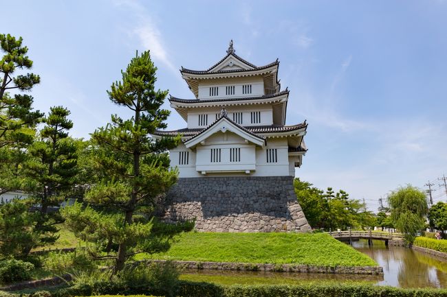 都心からアクセスも良好な埼玉県、国指定名勝の長瀞渓谷のある「長瀞」国指定名勝の草加松原のある「草加」国宝建築の歓喜院のある「熊谷」古き良き町並みが残り小江戸と呼ばれる「川越」埼玉県の都市部で子供も大人も楽しめる鉄道博物館のある「さいたま市」、自然と文化の双方を楽しむことができる埼玉県エリアをぐるりと巡ってみました。<br /><br />□■□■□■□■□■□■□■□■□■□■□■□■□■□■□■<br /><br />熊谷/本庄/上尾エリアをぐるりと巡る旅。国宝に指定される歓喜院聖天堂のある熊谷、菜の花と桜の名所である権現堂公園のある幸手、続日本100名城に選定され映画「のぼうの城」でも知られる忍城のある行田、動物園と遊園地が楽しめる東武動物公園のある宮代町、自然と歴史の景観を楽しめる熊谷/本庄/上尾エリアをぐるりと巡ってみました。<br /><br />□■□■□■□■□■□■□■□■□■□■□■□■□■□■□■<br /><br />熊谷/本庄/上尾ぐるり旅、今回は行田市にある忍城に行ってきました。<br />関東七名城、続100名城、そして映画「のぼうの城」の舞台となった忍城。<br />周辺はお堀の囲まれ、雰囲気のあるお城でした。偶然「忍城おもてなし甲冑隊」にも遭遇、演舞パフォーマンスを楽しむことができました。<br /><br />□■□■□■□■□■□■□■□■□■□■□■□■□■□■□■<br /><br /><忍城><br />http://www.city.gyoda.lg.jp/kyoiku/iinkai/sisetu/hakubutukan.html<br /><br />≪続日本100名城≫<br />忍城(埼玉)<br />https://4travel.jp/travelogue/11358749<br /><br />□■□■□■□■□■□■□■□■□■□■□■□■□■□■□■<br /><br /><埼玉ぐるり旅><br />【1】古代蓮の里<br />https://4travel.jp/travelogue/11342082<br />【2】忍城<br />https://4travel.jp/travelogue/11358749