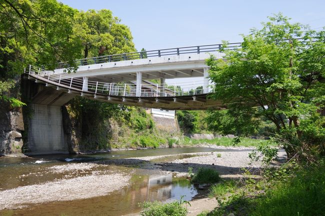 宮崎県の高千穂峡を訪れた後、熊本に向かう途中、県境に馬見原という集落があります。<br />国道２１８号線は、集落の縁を通るだけなので、この橋の存在に気づくことはありません。<br />でも、わざわざ国道から逸れて、見に行く価値があるんです。「こんな橋、見たことない！」と叫ぶこと間違いなし。<br />本当は表紙にしたくなかったんですが・・・<br />「通潤橋」の方は、誰もが知っている有名な橋なので、立ち寄りました。残念ながら、「放水」はしていませんでした。<br />2016年（平成28年）に発生した熊本地震の影響で、復旧工事中で立入禁止です。<br />