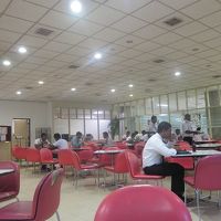 【スリランカ】バンダラナイケ国際空港の職員用食堂は空いている。