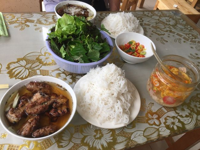 去年、ハノイに行き、ハロン湾で一泊するという旅をしました。そのときに食べたブンチャーが忘れられず、それに街歩きもできなかったので、もう一度ハノイにでかけてきました。