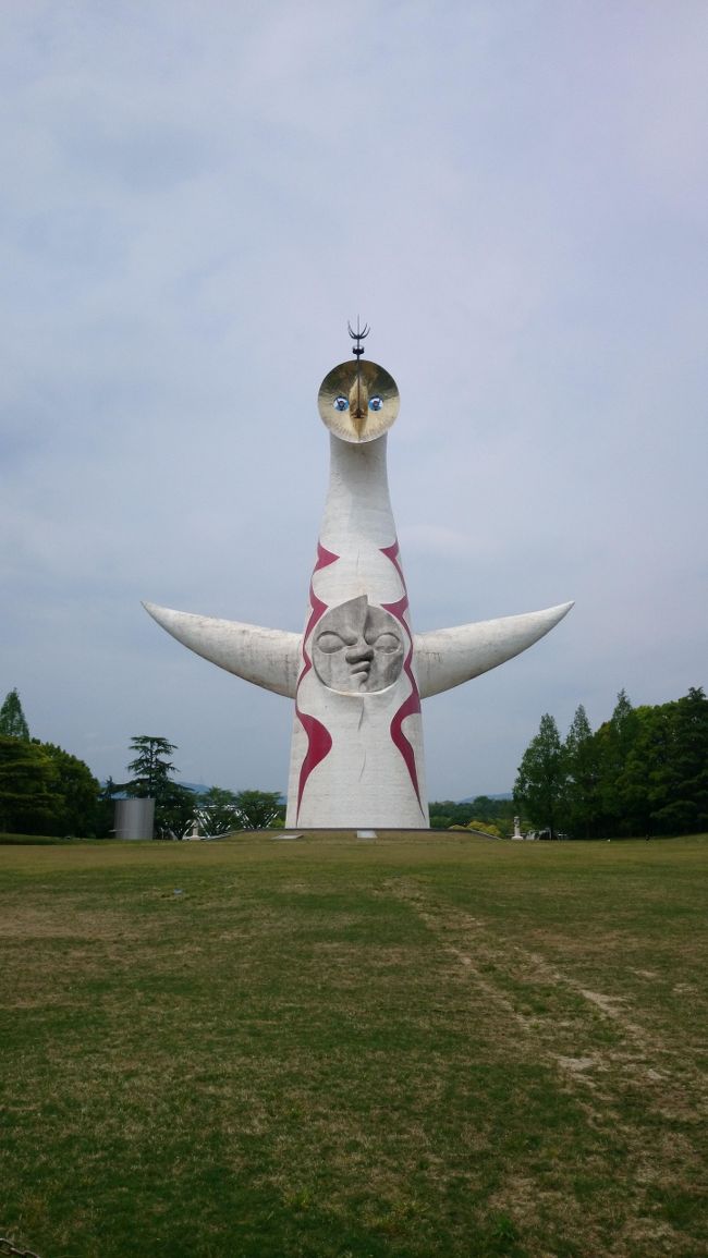 我が家では、お盆・お彼岸などに関係なく、墓参目的の大阪へ旅しています。<br />お墓参りを済ませた後には、難波や梅田をウロウロしたり、甲子園で野球観戦したりして、その記録を旅行記に残しています。2017年分は作成していませんが、6月のスティング大阪公演に併せた日程を組みました。<br />そーんな、誠にバチ当たりな、ご先祖様に大変申し訳無い墓参旅ですが、今年も…<br /> (妻)数年前から切望していた興福寺の阿修羅像を拝みたい<br /> (夫)太陽の塔を見に行こう<br />以上の計画を、奈良半日は小さなガイドブック1冊を頼りに、太陽の塔入館予約なぞは当然締切後、などなどユル~く楽しみ、そしてその合間には、大好き大阪B級グルメも堪能しました。<br /><br />【この投稿の数日前に大阪府北部を震源とする大地震が発生しました。被災された方々に謹んでお見舞申し上げます】<br />